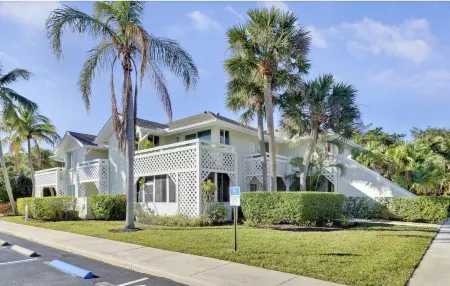 Coastal 1 Bdrm Villa w/Private Balcony in a Tropical Oasis