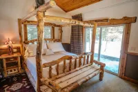 Rustic Themed Cabin with Starlink. Walk/Snowmobile to lake from house. Ice Fish