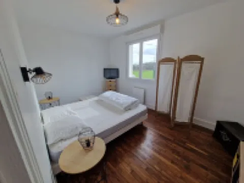 Maison Ti Laouen Entre Bourg et Plage au Calme Avec 3 Chambres et du Jardin Hotels in Plouhinec