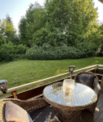 Sunny side apartment - central, flooded with light, quiet location, carport