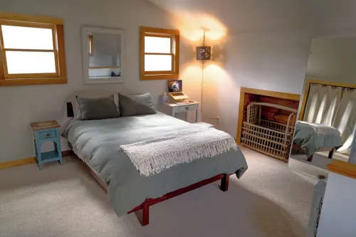 Cozy woodsy family-friendly cabin retreat