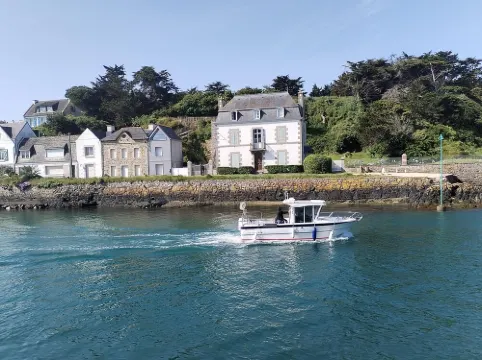 NEW, STYLISH APARTMENT WITH BALCONY AND SMALL SEA VIEW Hotels in Pleneuf-Val-Andre