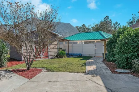 Happy Ours Отели рядом с достопримечательностью «Michael Kors Outlet»