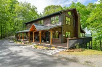 New Listing! Luxury mountain view cabin in the heart of Aska Adventure area