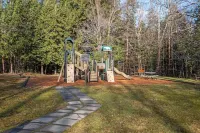 Nordic Village Condo Sleeps 4!