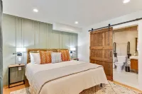 Designer home with hot tub, 2 Masters, 4 full baths, close to Sundance, BYU, UVU