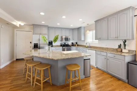 LARGE Family Home Ideal for Groups- Boho