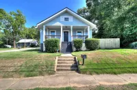 Charming 3 bdrm, 2 ba house with fence centrally located to everything, I85, I26