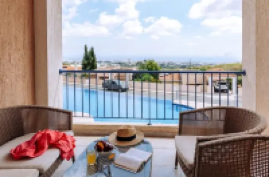 Stunning Sea & Sky View- 3BR, Pool ,Amazing Balcony Hotel di Tremithousa