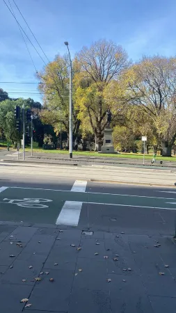 Luxury Accommodation with roof top pool. Отели рядом с достопримечательностью «Беррарунг Марр»