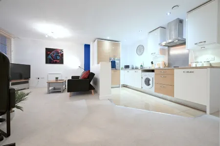 Large 2 BR Flat High Spec Free Parking - Perfect for Contractors Отели в г. Фарнборо