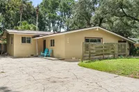 Coastal Comfort~3 BR Home w/Pool~Sleeps 9~Near Pensacola Beach