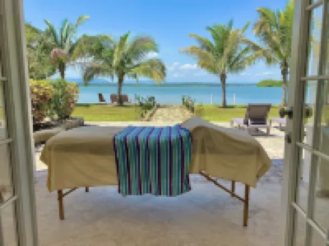 Luxury Waterfront Villa + FULL RESORT ACCESS! No sargassum! Hotels in Maya Beach