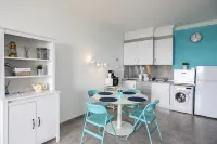 Apt with pool, sea view and garage