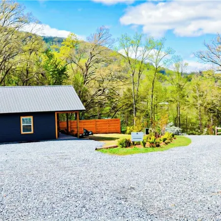 Mountain Views, Hot Tub & More — the Blue Moose Cabin Just Minutes from Town!