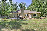 Family-Friendly Home w/ Lake Oconee Access + Patio - 3-Star