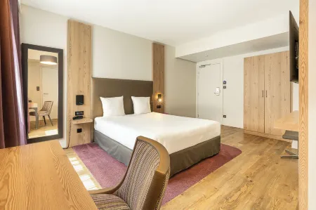 Hôtel Turenne Отели рядом с достопримечательностью «Ancienne Douane»