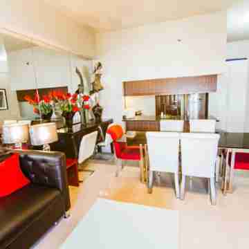 Luxurious condo 2BR/2Baths at the heart of the city. Others