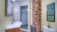 Charming 1-bedroom condo in East End of Provincetown with parking. Hotel a Provincetown