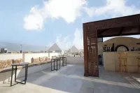 إطلالة على الأهرامات