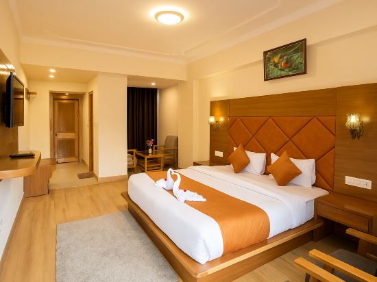Goroomgo New Ambika Mall Road Manali Near by Van Vihar National Park