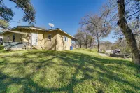 Cozy Bandera Cottage w/ Medina River Access! - parking