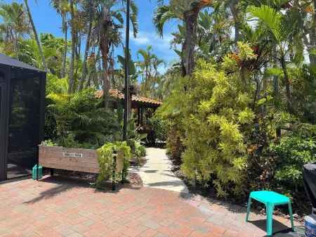 Tropical Villas of Venice Beach