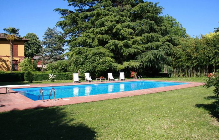 Elegant Holiday Home in Faenza with Garden and Pool