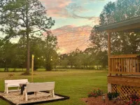 Charming 2-bedroom cottage in lovely Folsom with WiFi, AC and gorgeous views