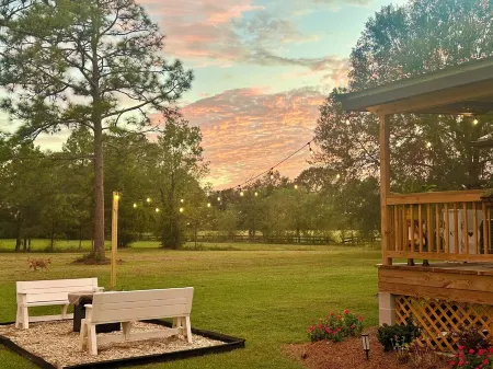 Charming 2-bedroom cottage in lovely Folsom with WiFi, AC and gorgeous views