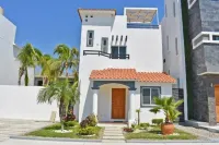 Gorgeous & cozy house close to the beach & market.