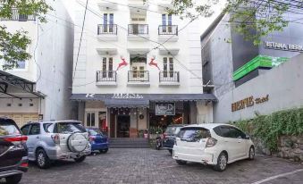 Heine Hotel