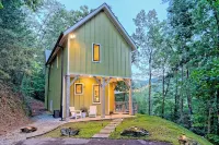 Luxury Cabin- Hot Tub, Mtn Views from Every Window, Mins to Clayton