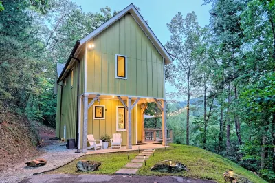 Lux Cabin- Hot Tub, Mtn Views, Mins to Clayton Hotels in der Nähe von Tallulah Gorge State Park