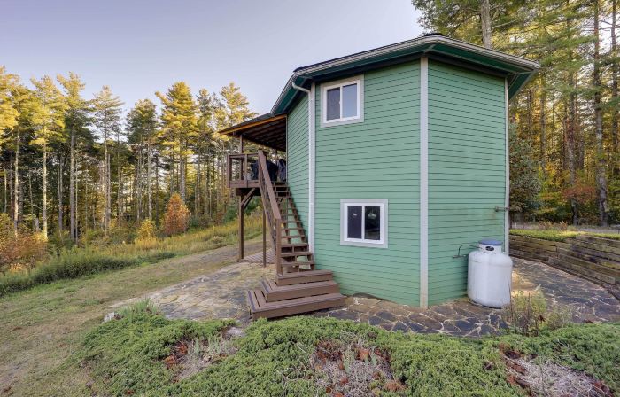 Unique West Jefferson Home w/ Fire Pit & Grill!
