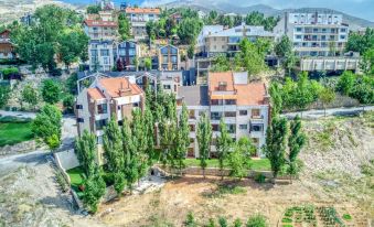 Gin 3-Bedroom Apartment in Mzaar