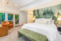 Treehouse: Hot Tub! Firepit! Cozy, Secluded, + Spacious.