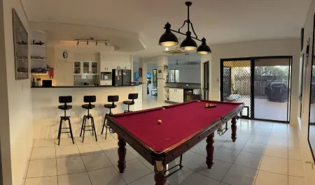 Red Peak Retreat Отели в г. Каравоника