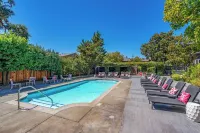 White House Napa - Rooftop Pools