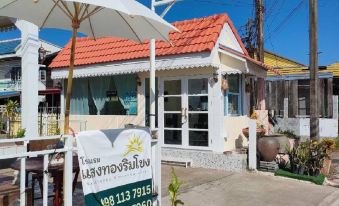 Sangthongrimkhong Hotel