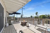 Lantern District Condo. Huge Private View Deck. All on One Level. Walk to Harbor