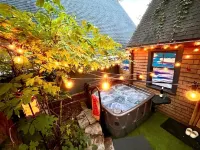 SevenTwenty: Hot Tub under the Stars - Appleton’s Cozy Hideaway Hotels in Appleton