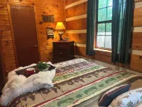 Peaceful, extremely clean Treehouse  cottage 10 min. from National Park entrance