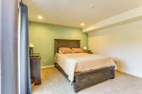 Deep Creek Lake Townhome w/ Deck & Water Views - balcony