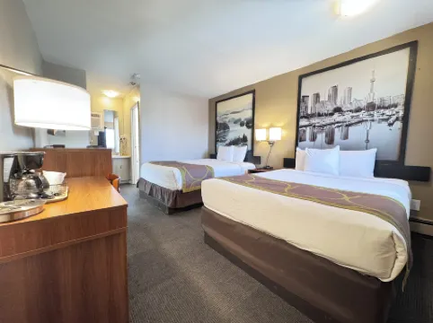 Super 8 by Wyndham Guelph