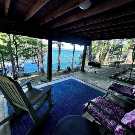 Cozy Cabin with Screened Porch and Fishing Dock on Lake D'Arbonne