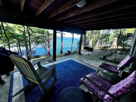 Cozy Cabin with Screened Porch and Fishing Dock on Lake D'Arbonne Отели в г. Юнион Пэриш