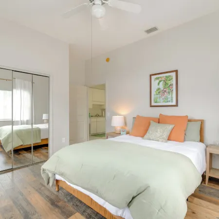 Explore Dtwn Crystal River: Walkable Duplex Unit