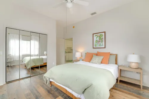 Explore Dtwn Crystal River: Walkable Duplex Unit