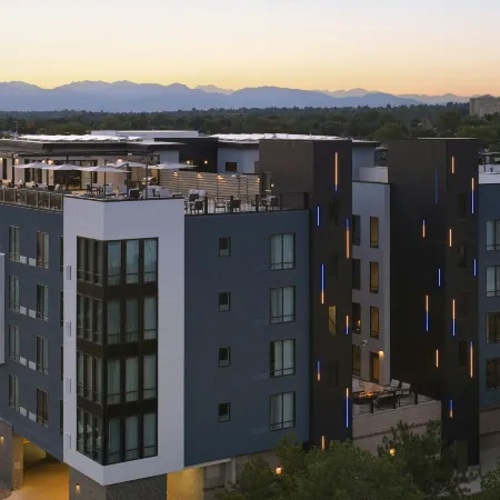 Courtyard by Marriott Denver Downtown West Отели рядом с достопримечательностью «Парк аттракционов Elitch Gardens»